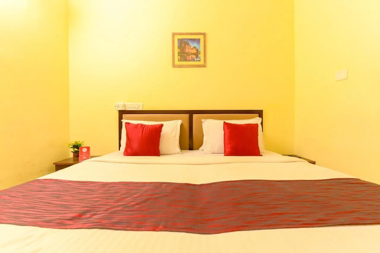 Hotel Oyo 8273 Diamond Inn Kochi